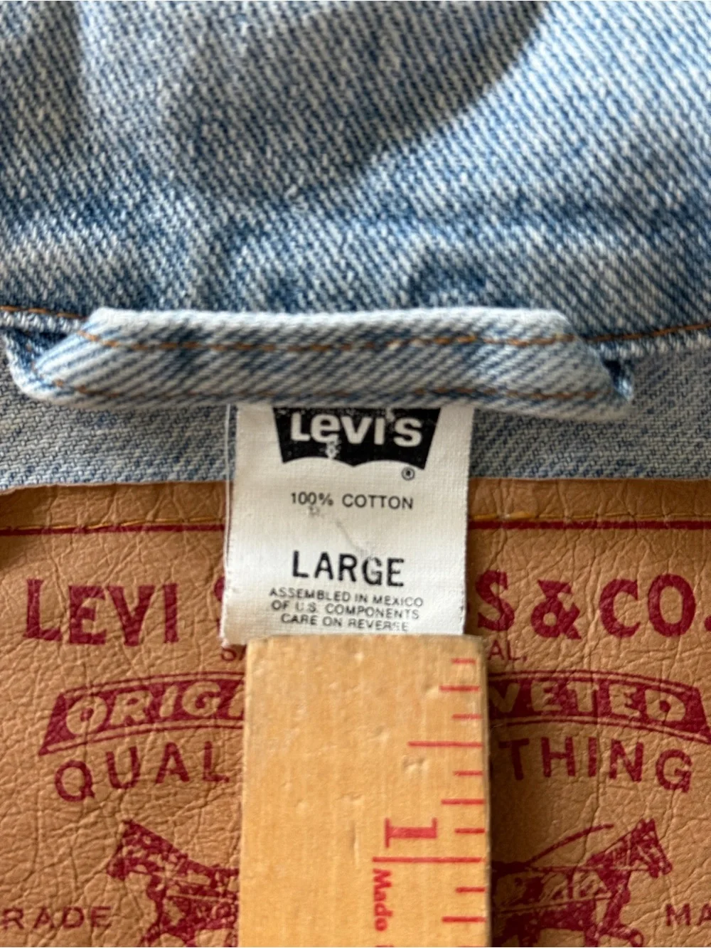 Vintage 1992 Levi’s Classic Light Wash Denim Jacket size Large